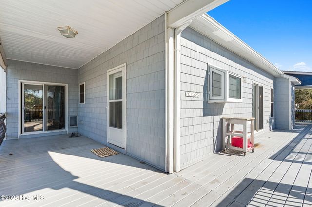107 SE 71st Street, Oak Island, NC 28465
