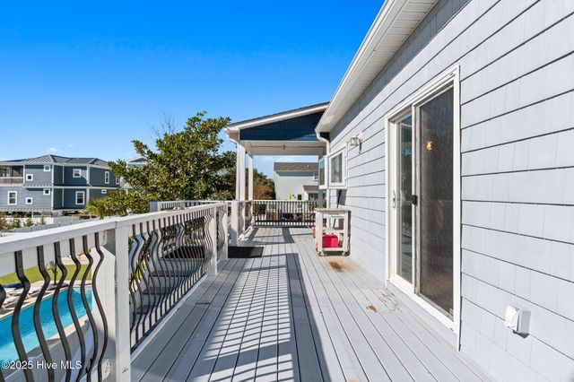 107 SE 71st Street, Oak Island, NC 28465