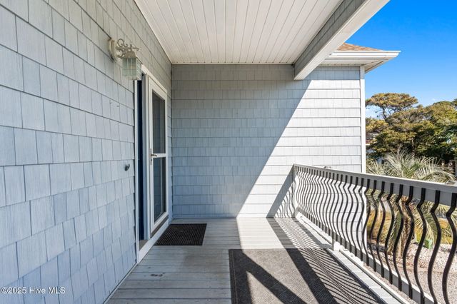 107 SE 71st Street, Oak Island, NC 28465