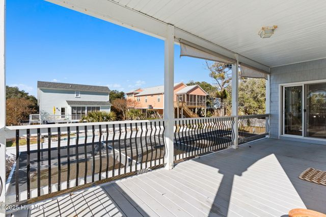 107 SE 71st Street, Oak Island, NC 28465