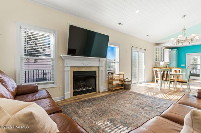 107 SE 71st Street, Oak Island, NC 28465