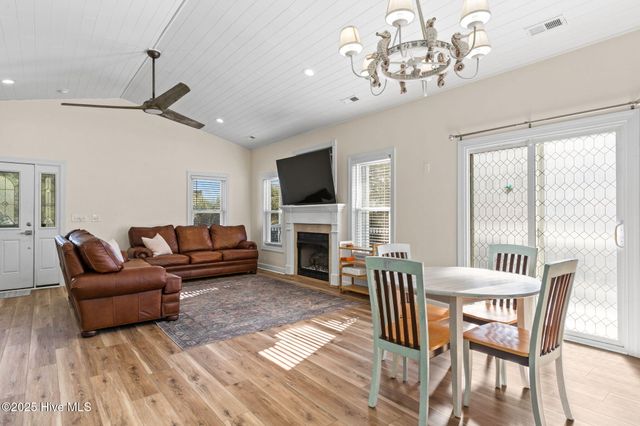 107 SE 71st Street, Oak Island, NC 28465