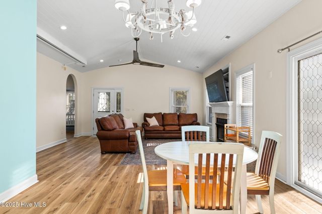 107 SE 71st Street, Oak Island, NC 28465