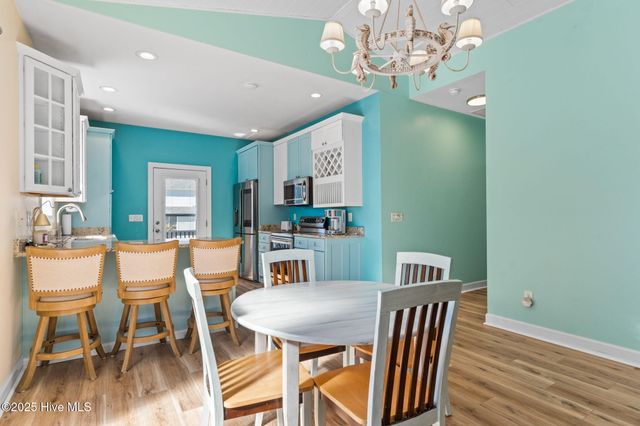 107 SE 71st Street, Oak Island, NC 28465