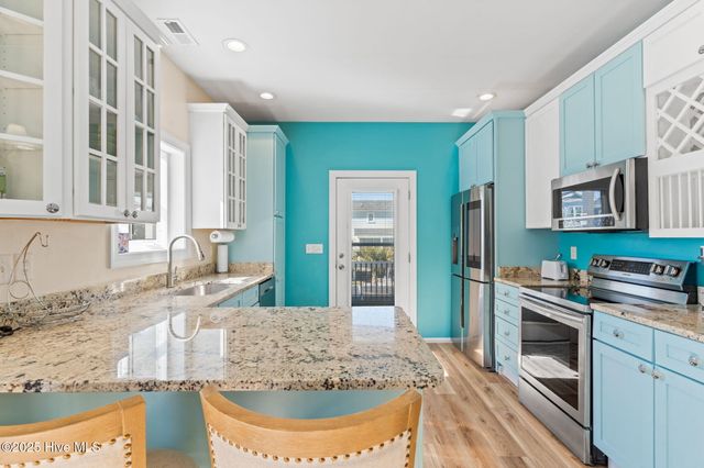 107 SE 71st Street, Oak Island, NC 28465