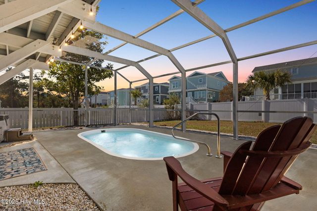 107 SE 71st Street, Oak Island, NC 28465