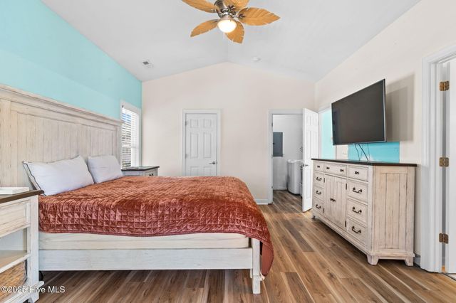 107 SE 71st Street, Oak Island, NC 28465