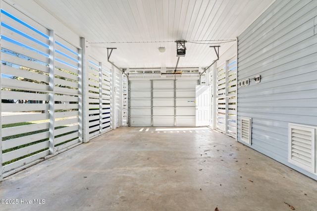 107 SE 71st Street, Oak Island, NC 28465