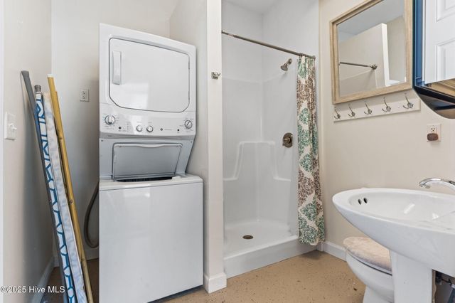 107 SE 71st Street, Oak Island, NC 28465