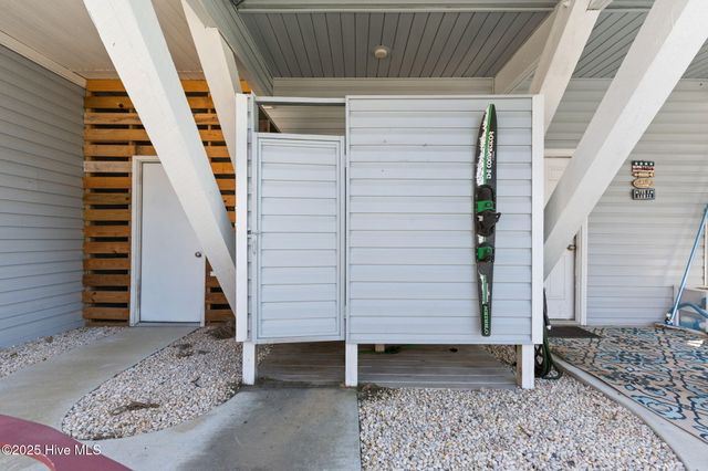 107 SE 71st Street, Oak Island, NC 28465