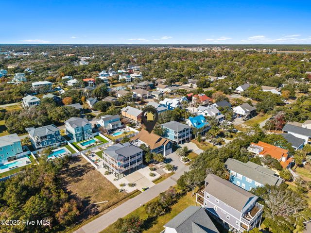 107 SE 71st Street, Oak Island, NC 28465