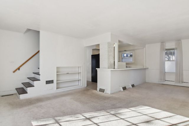 390 N Garfield Boulevard, Grayslake, IL 60030