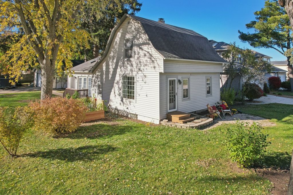 390 N Garfield Boulevard, Grayslake, IL 60030