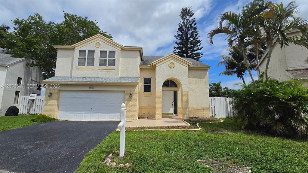 10931 SW 10th Place, Davie, FL 33324