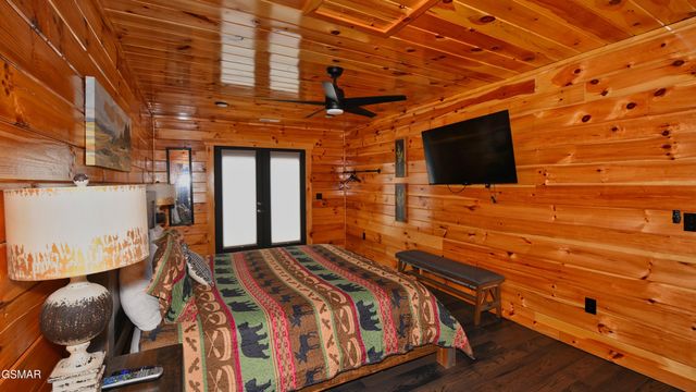 1616 Misty Hollow Way, Gatlinburg, TN 37738