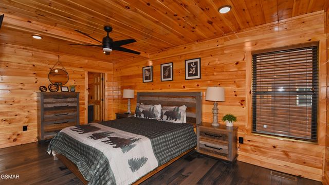 1616 Misty Hollow Way, Gatlinburg, TN 37738