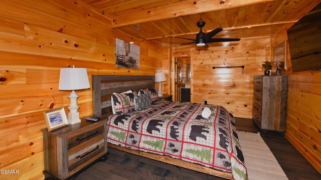 1616 Misty Hollow Way, Gatlinburg, TN 37738