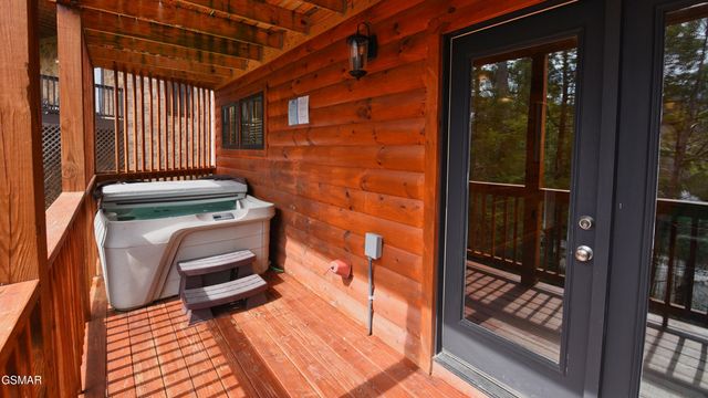1616 Misty Hollow Way, Gatlinburg, TN 37738