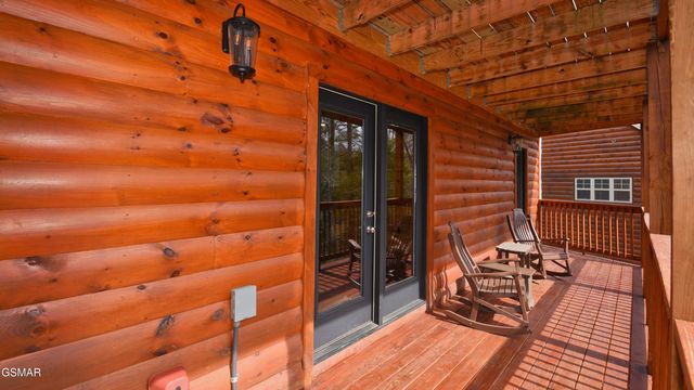 1616 Misty Hollow Way, Gatlinburg, TN 37738