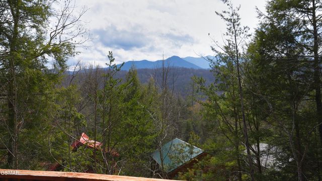1616 Misty Hollow Way, Gatlinburg, TN 37738