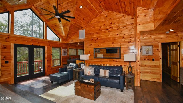 1616 Misty Hollow Way, Gatlinburg, TN 37738