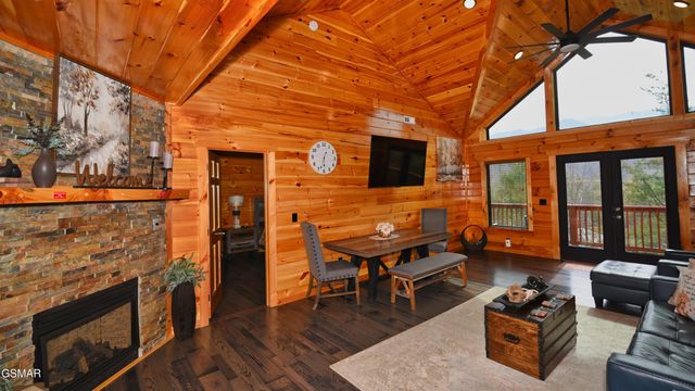 1616 Misty Hollow Way, Gatlinburg, TN 37738