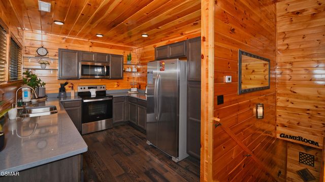 1616 Misty Hollow Way, Gatlinburg, TN 37738