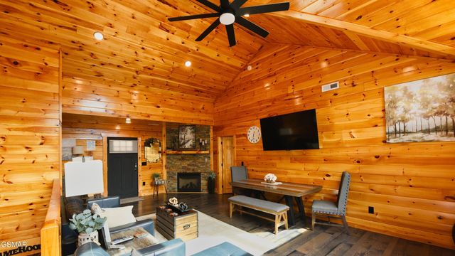 1616 Misty Hollow Way, Gatlinburg, TN 37738