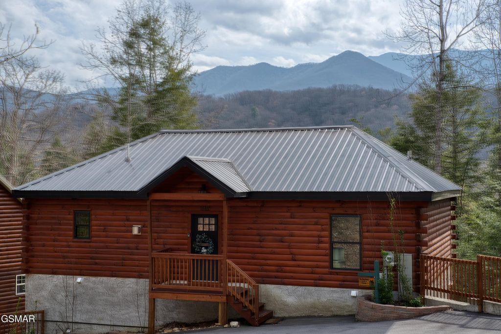 1616 Misty Hollow Way, Gatlinburg, TN 37738