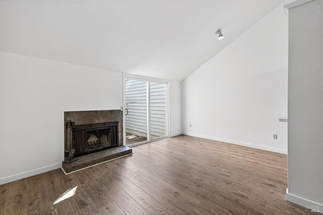 230 Courtyards E, Windsor, CA 95492