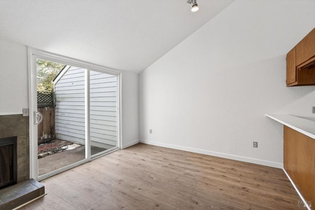 230 Courtyards E, Windsor, CA 95492