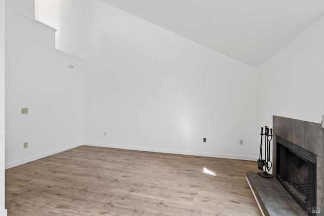 230 Courtyards E, Windsor, CA 95492