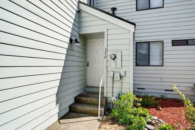 230 Courtyards E, Windsor, CA 95492