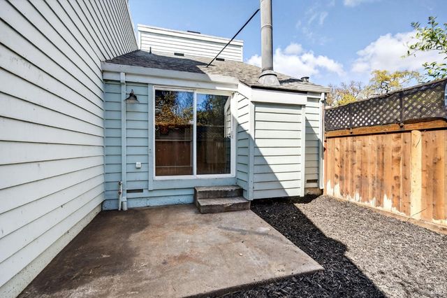 230 Courtyards E, Windsor, CA 95492