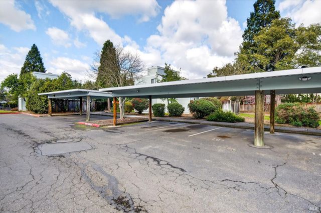 230 Courtyards E, Windsor, CA 95492