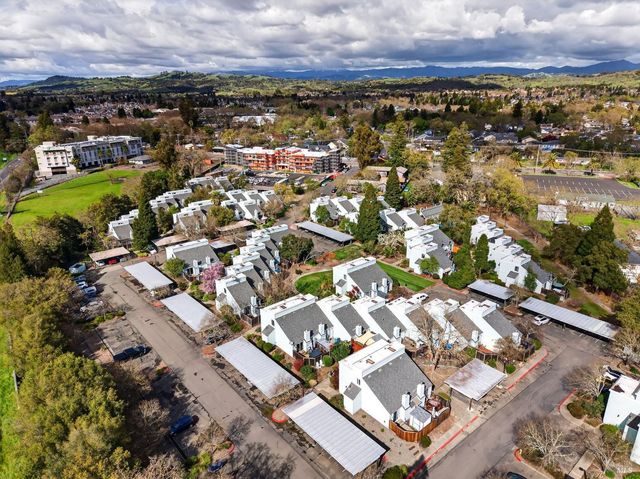 230 Courtyards E, Windsor, CA 95492