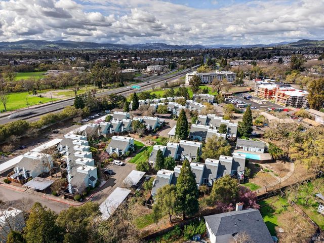 230 Courtyards E, Windsor, CA 95492