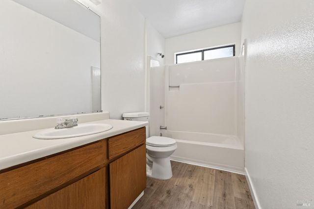 230 Courtyards E, Windsor, CA 95492