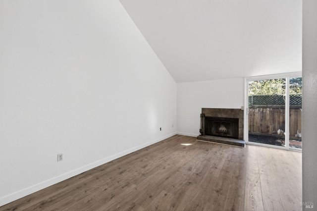 230 Courtyards E, Windsor, CA 95492