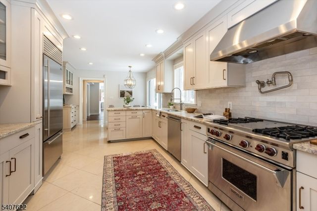 2 Hemlock Ct, Maplewood Twp., NJ 07040