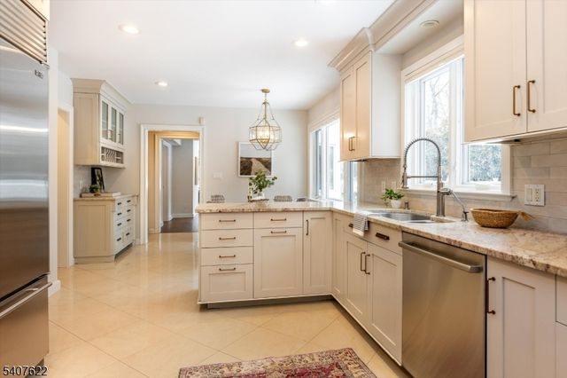 2 Hemlock Ct, Maplewood Twp., NJ 07040