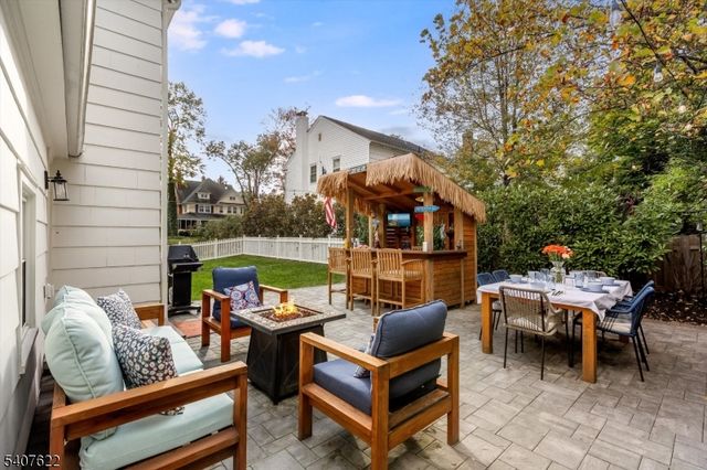 2 Hemlock Ct, Maplewood Twp., NJ 07040