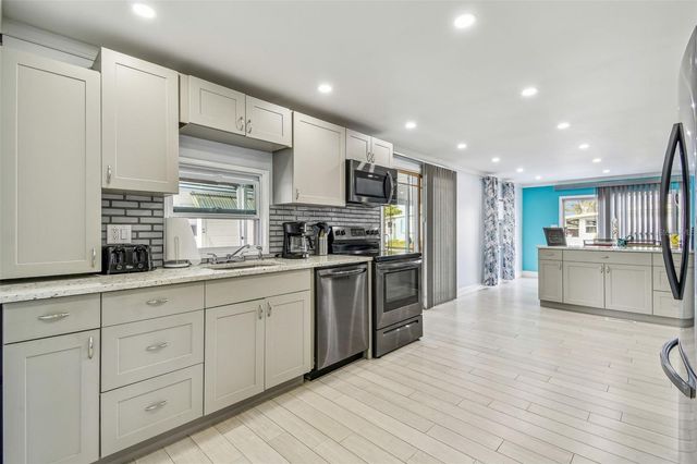 12651 SEMINOLE BOULEVARD 2C, Largo, FL 33778