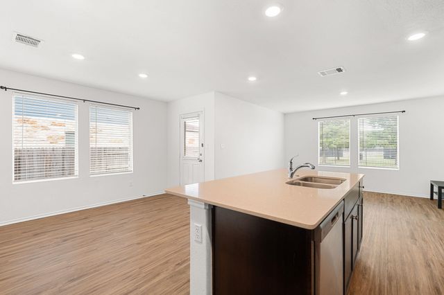 176 Andross LN, Bastrop, TX 78602