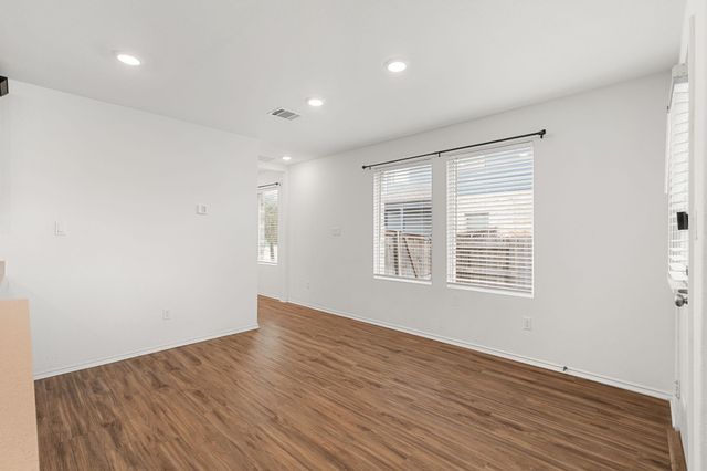 176 Andross LN, Bastrop, TX 78602