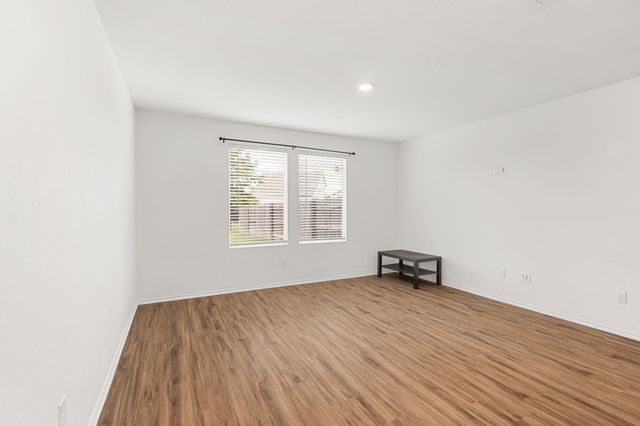 176 Andross LN, Bastrop, TX 78602