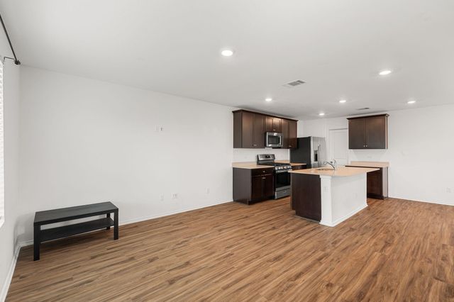 176 Andross LN, Bastrop, TX 78602