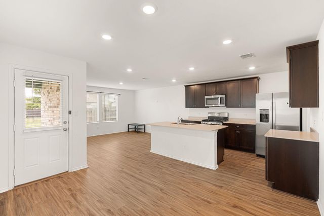 176 Andross LN, Bastrop, TX 78602