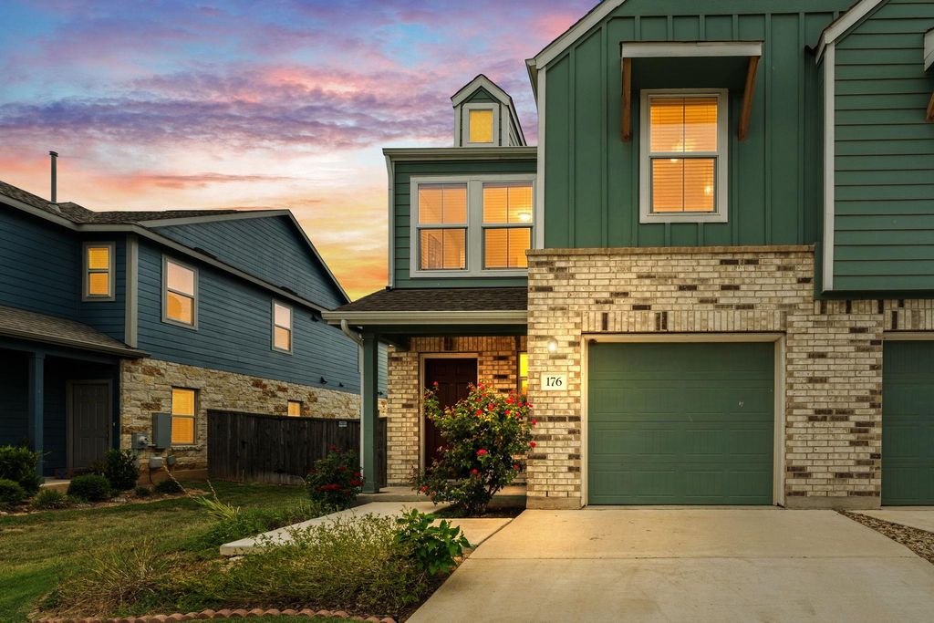 176 Andross LN, Bastrop, TX 78602