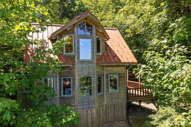 12825 SW Ober Beach Road, Vashon, WA 98070